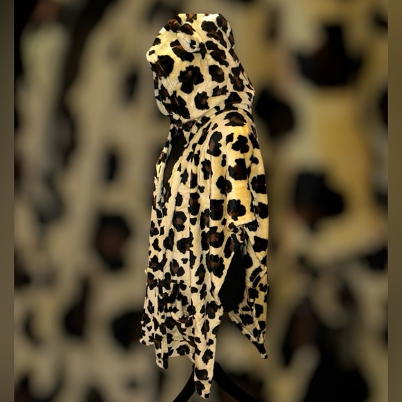 Wearable Leopard Hooded Wrap Blanket Open Shawl w/ Pockets Soft & Cozy OS New - Picture 12 of 14